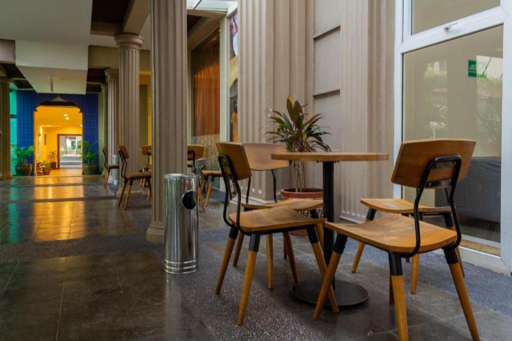 Collection O 6 Grand Palace Kemayoran Джакарта Экстерьер фото